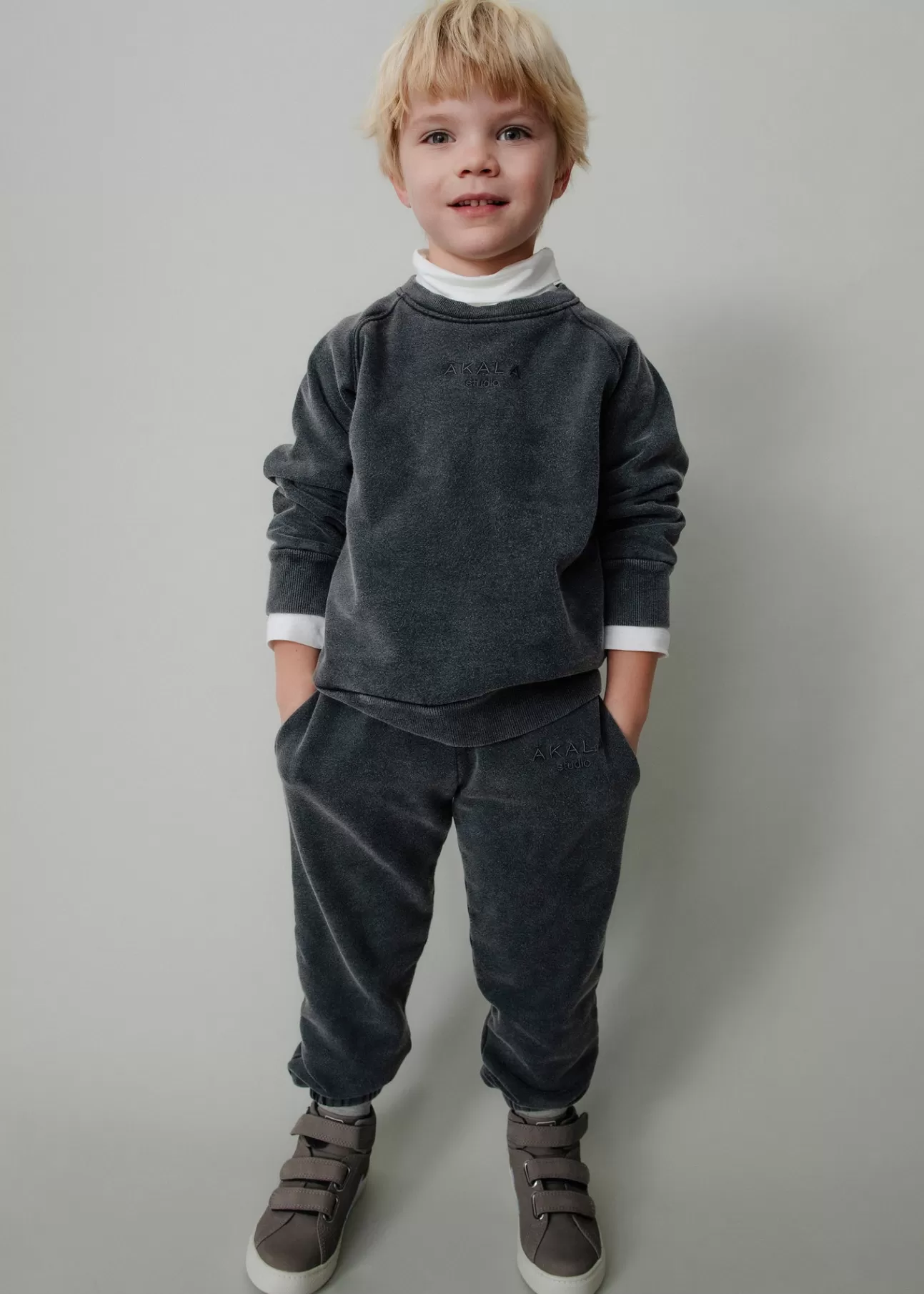 The Akala Studio Pantalones^Pantalones Washed Grey Niños